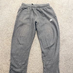 Nike standard fit Heather grey men’s sweatpants (L)